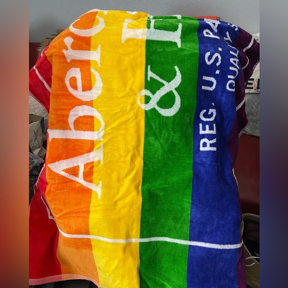 ABERCROMBIE & FITCH RAINBOW 🌈 BEACH 🏝️ 🏖️ TOWEL NWT - Picture 4 of 15